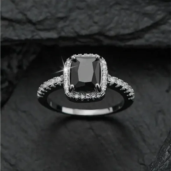 New Women’s 925 Silver Beautiful Sapphire Ring - Picture 1 of 4